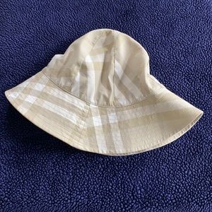 Burberry bucket hat